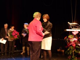 2011_12_14_sportlerehrennadel_irmgard_wiegele1_s